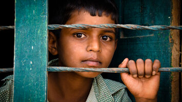 Media Name: internet_access_is_the_best_refugee_lifeline.jpg